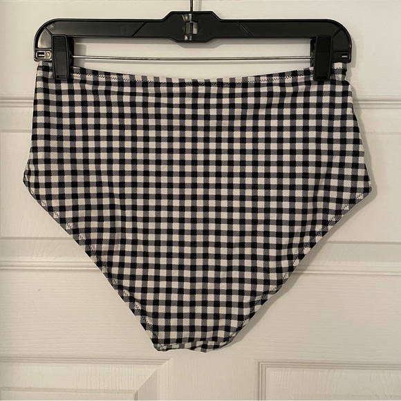 Old Navy swim bottoms Size Medium Great Used Condition - Picture 2 of 6